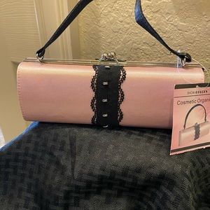 Cosmetic bag